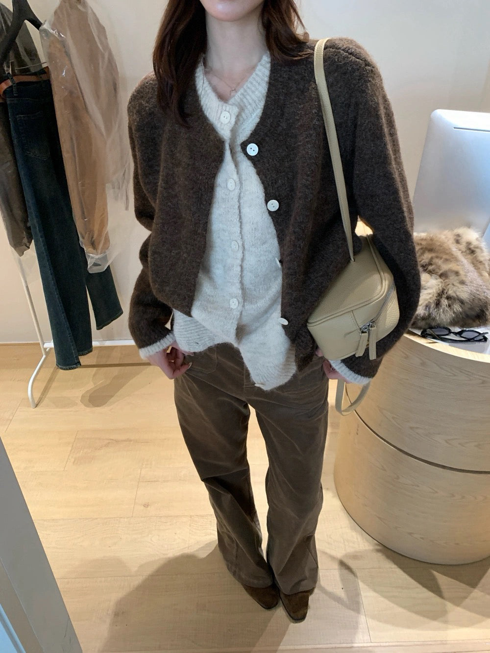 C82 / 撞色假兩件排扣圓領冷外套(8%WOOL)