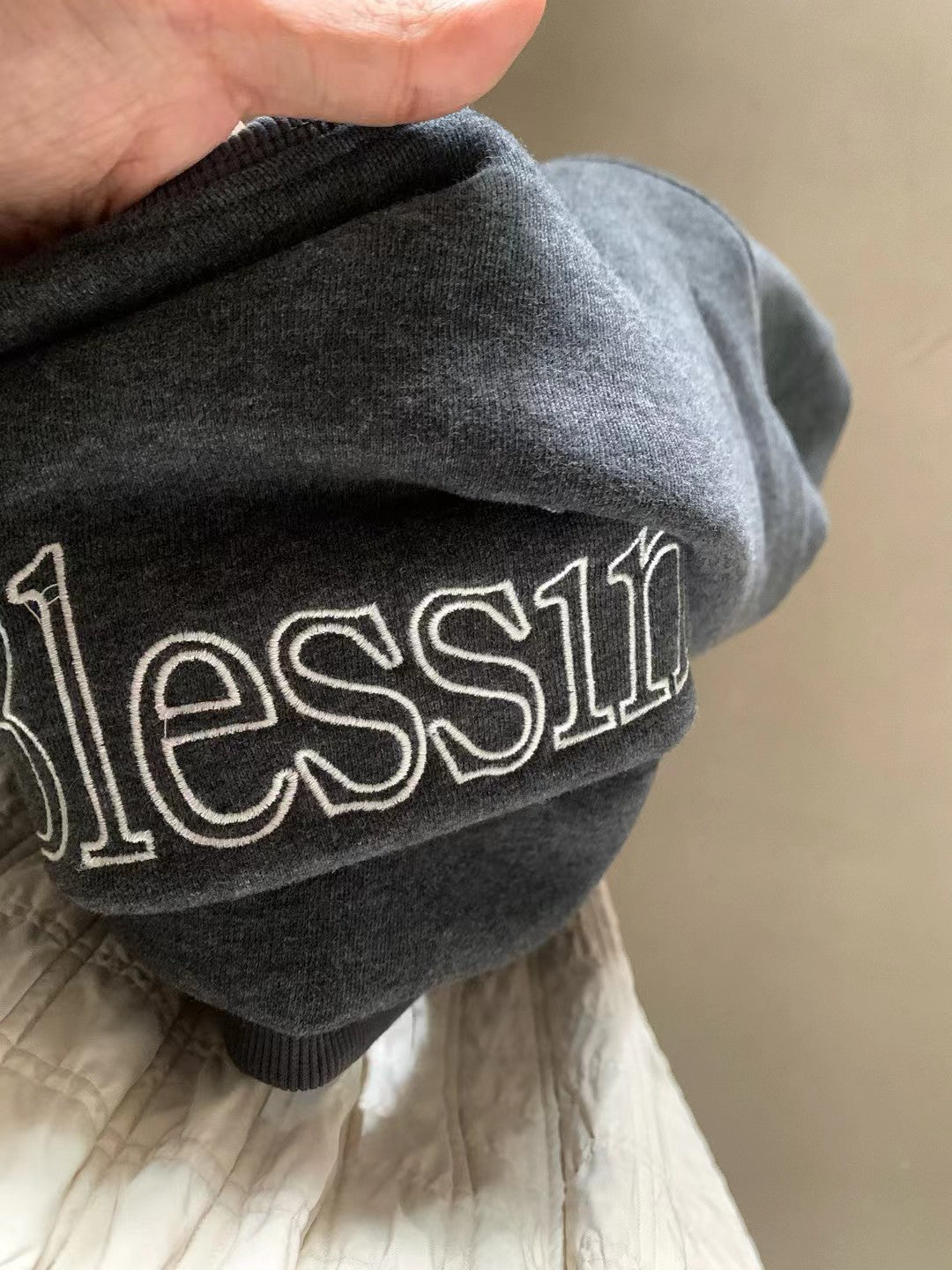 // “Blessing”刺繡拼lace邊加絨衛衣