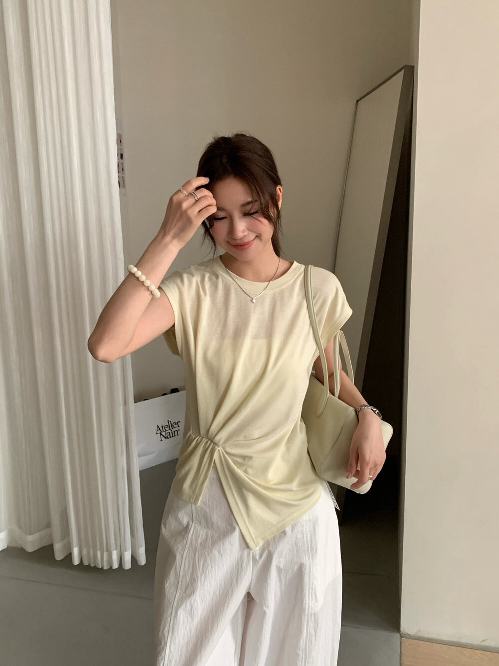 // 小飛袖不規則皺褶TEE