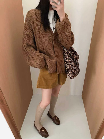 // 復古感V領重工麻花中長CD