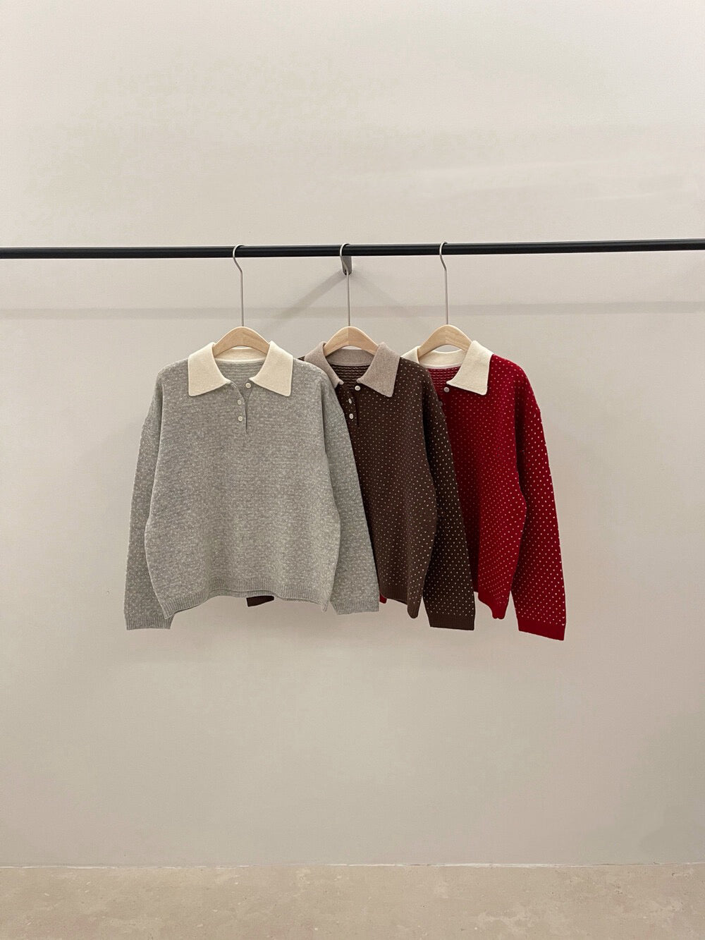 // 100%綿羊毛小心心點點撞色翻領NT