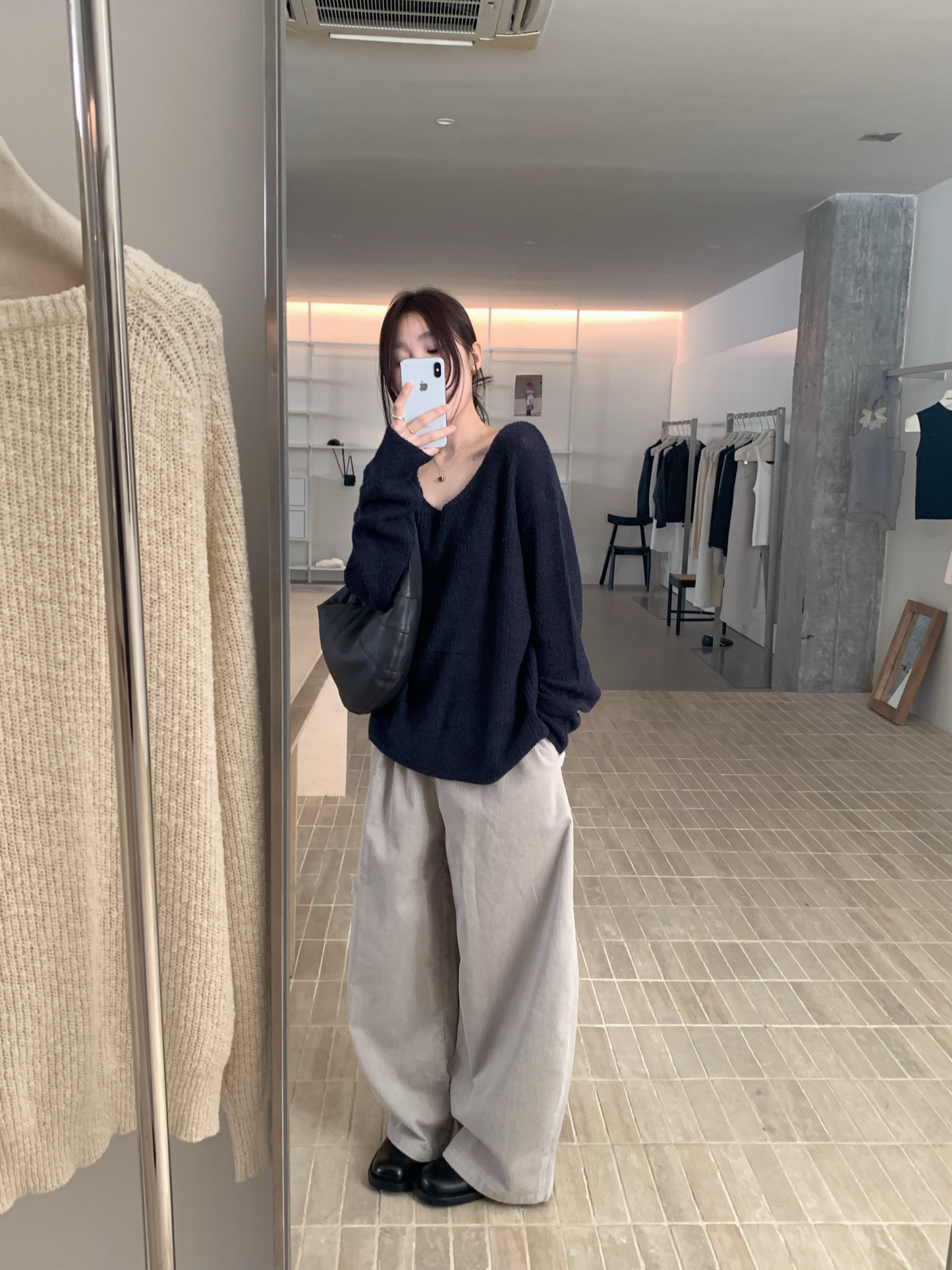 // 柔軟親膚馬海毛11色v領NT