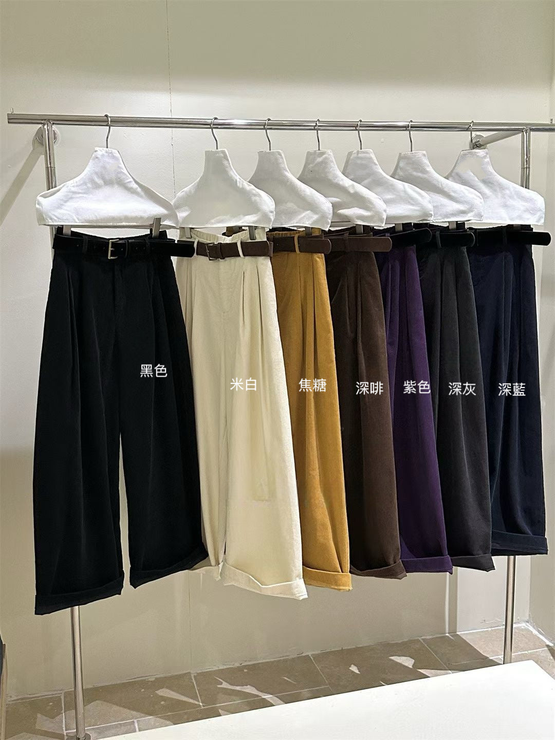 // 連絨面腰帶壓褶燈芯絨褲