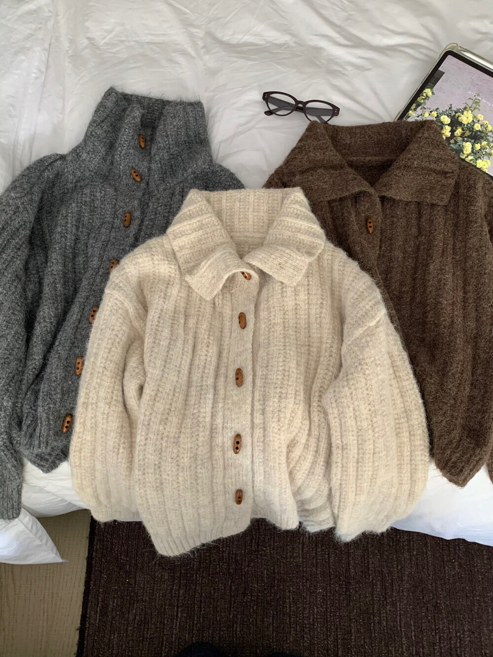 // 8%綿羊毛直坑紋翻領牛角鈕CD