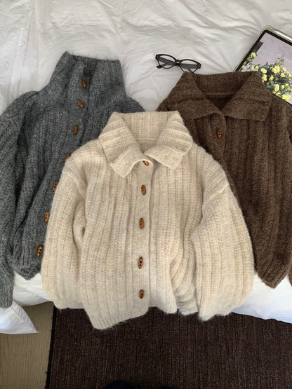 // 8%綿羊毛直坑紋翻領牛角鈕CD