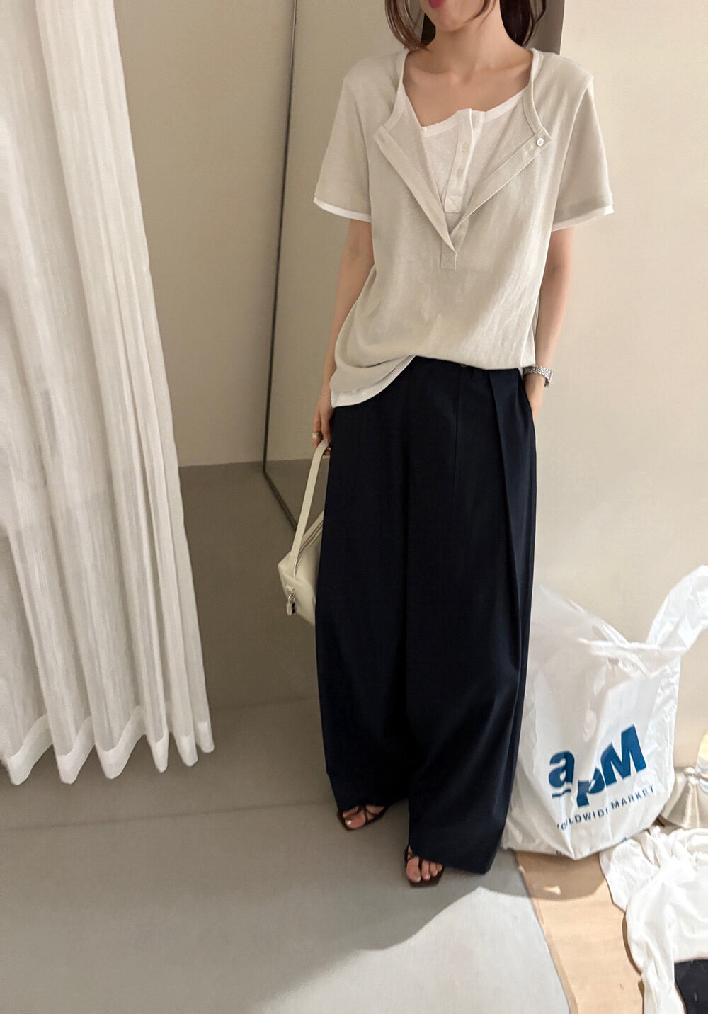 // 設計感假兩件鈕扣TEE