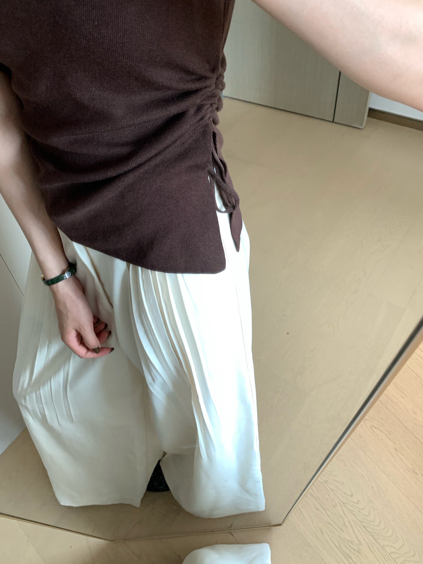 // 側束腰開叉小v翻領NT