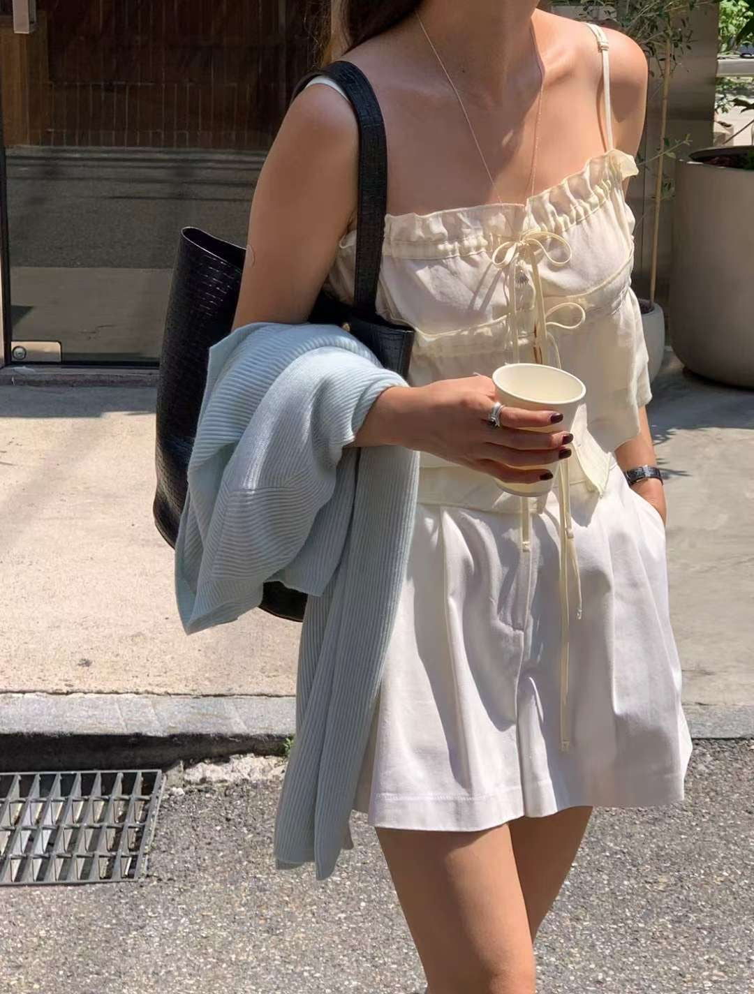 // 闊褲管壓褶遮肉短褲