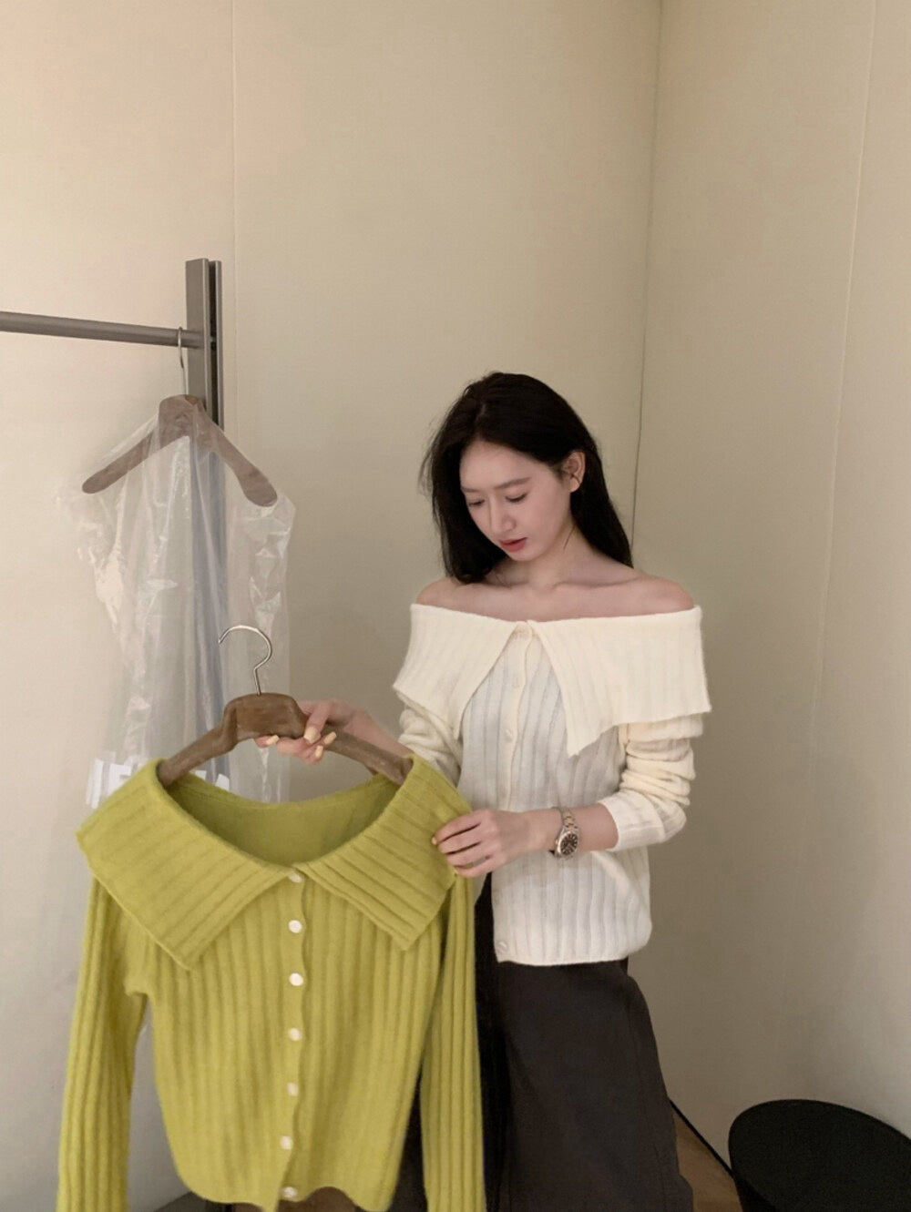 // 50%綿羊毛+20%alpaca可一字領直坑紋大翻領NT