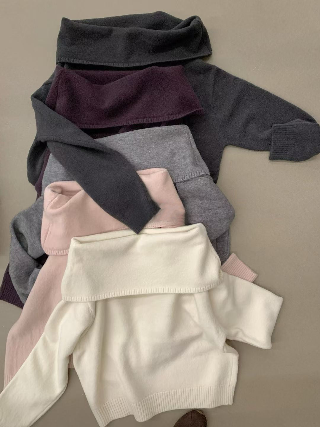 // 溫柔小性感一字領親膚NT