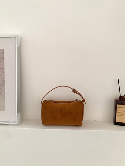 Nov. Part 3贈品🌟滿額$1200送簡約猄皮絨圓筒袋￼