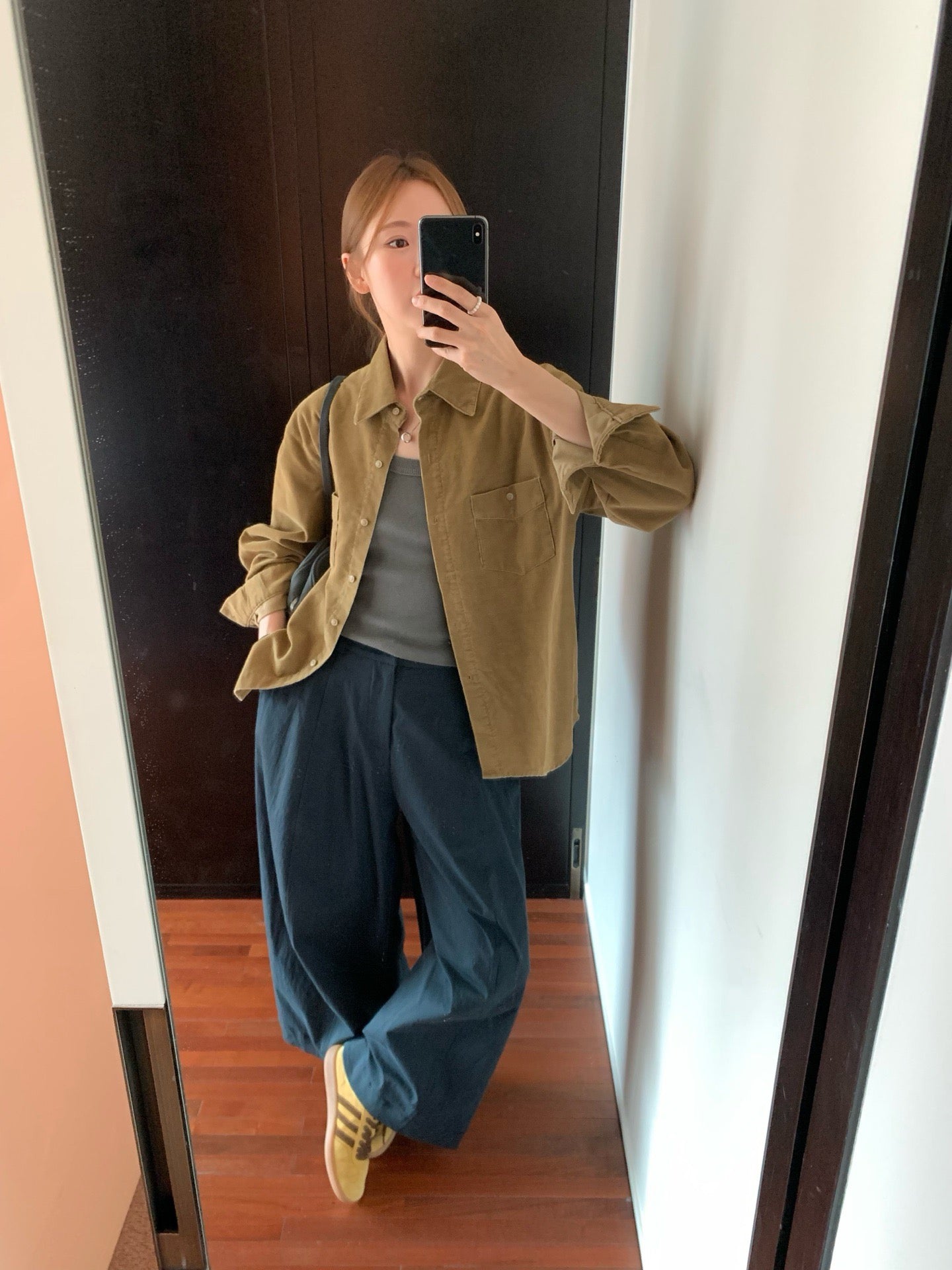 // 復古霧面質感燈芯絨口袋SH