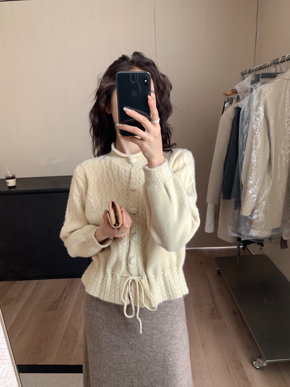 // 復古感麻花包扣綁帶腰毛衣