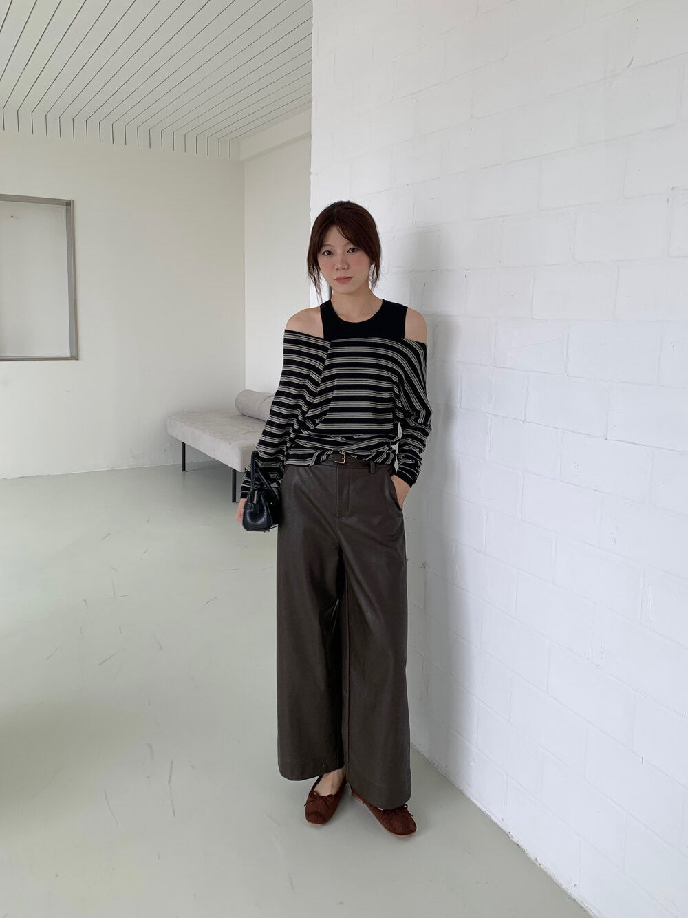// 復古感超顯瘦連腰帶皮褲