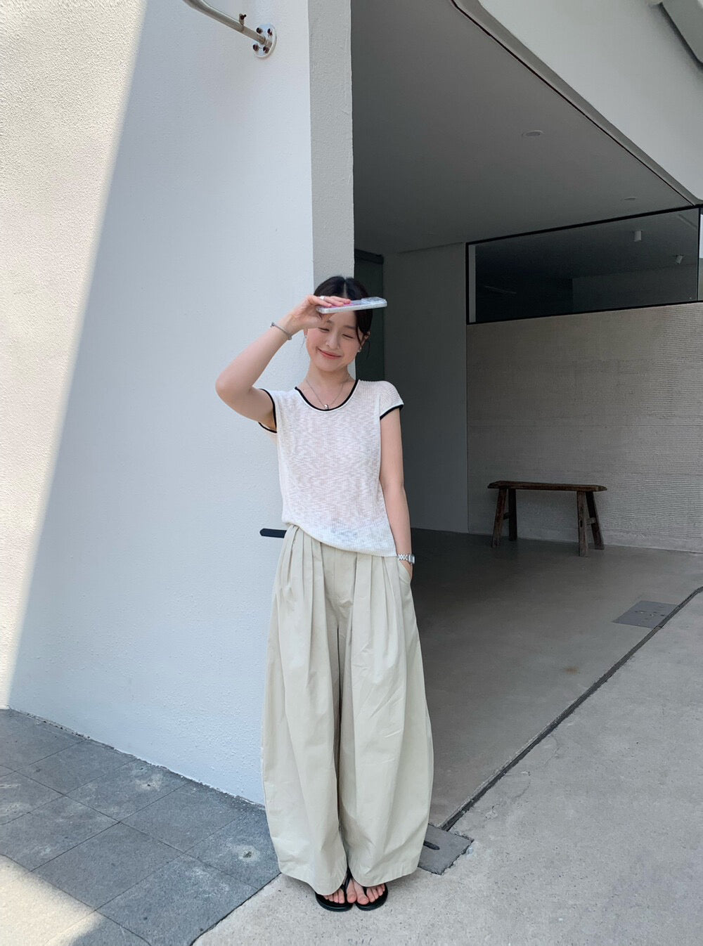 // 撞色邊小飛袖針織背心