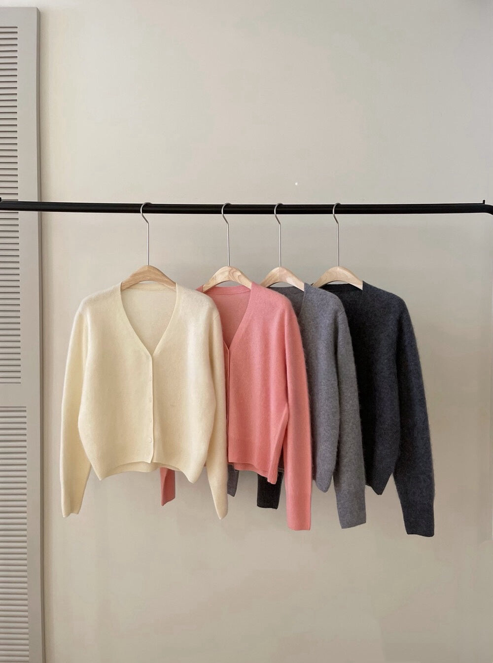 // 100%綿羊毛柔軟V領CD