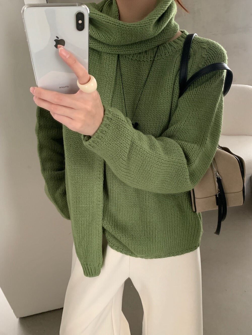 // 巨美粗針慵懶感落肩毛衣(連頸巾)