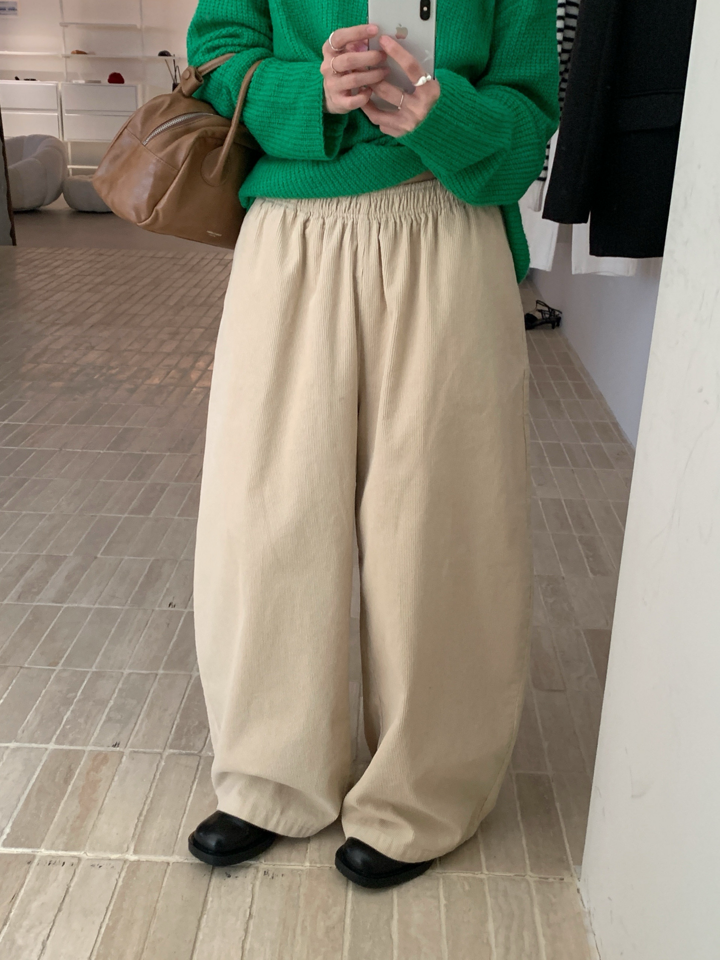 // 小復古感橡筋腰燈芯絨褲