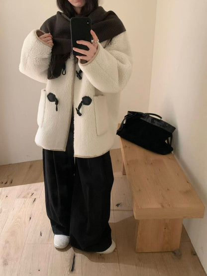 // 高品質拼扣麂皮邊牛角鈕毛毛外套