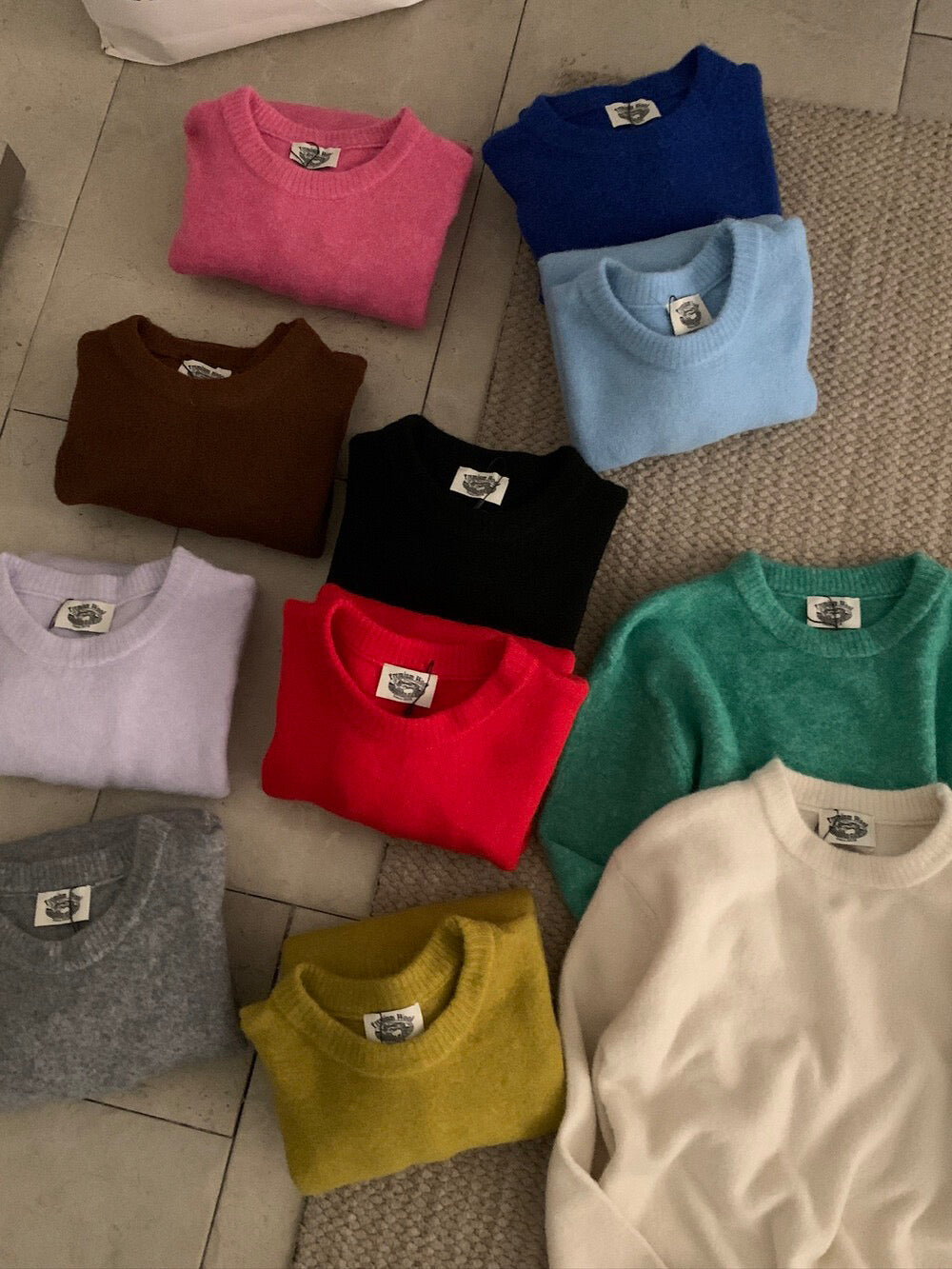 // 軟糯感糖果色系圓領毛衣