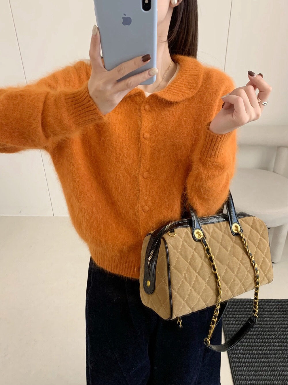 // 自帶柔光感40%兔絨圓翻領包扣NT