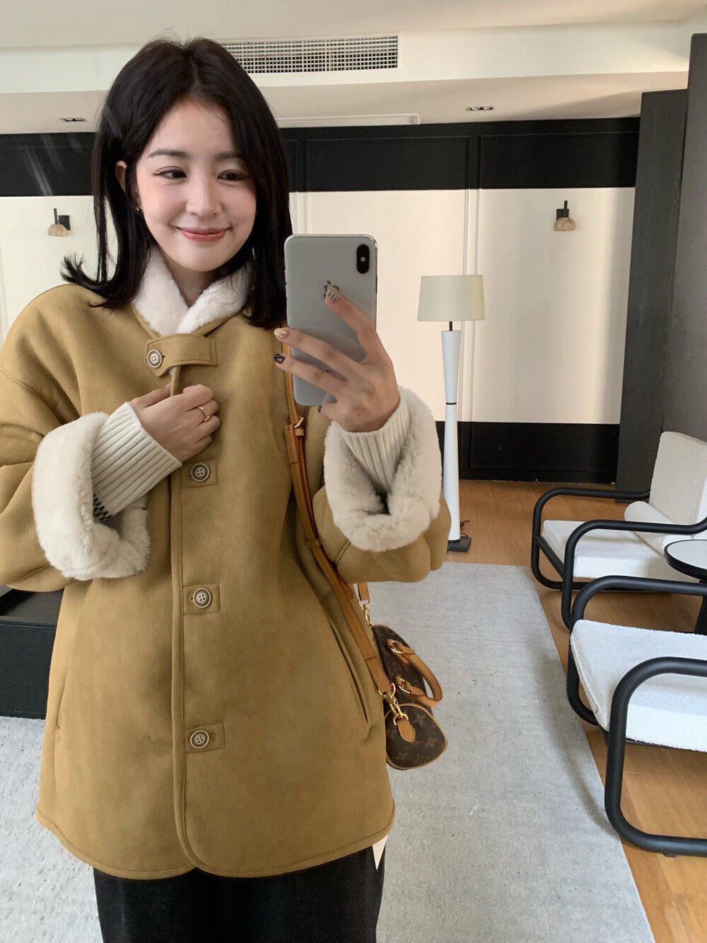 // 特別翻領設計皮毛一體中長外套