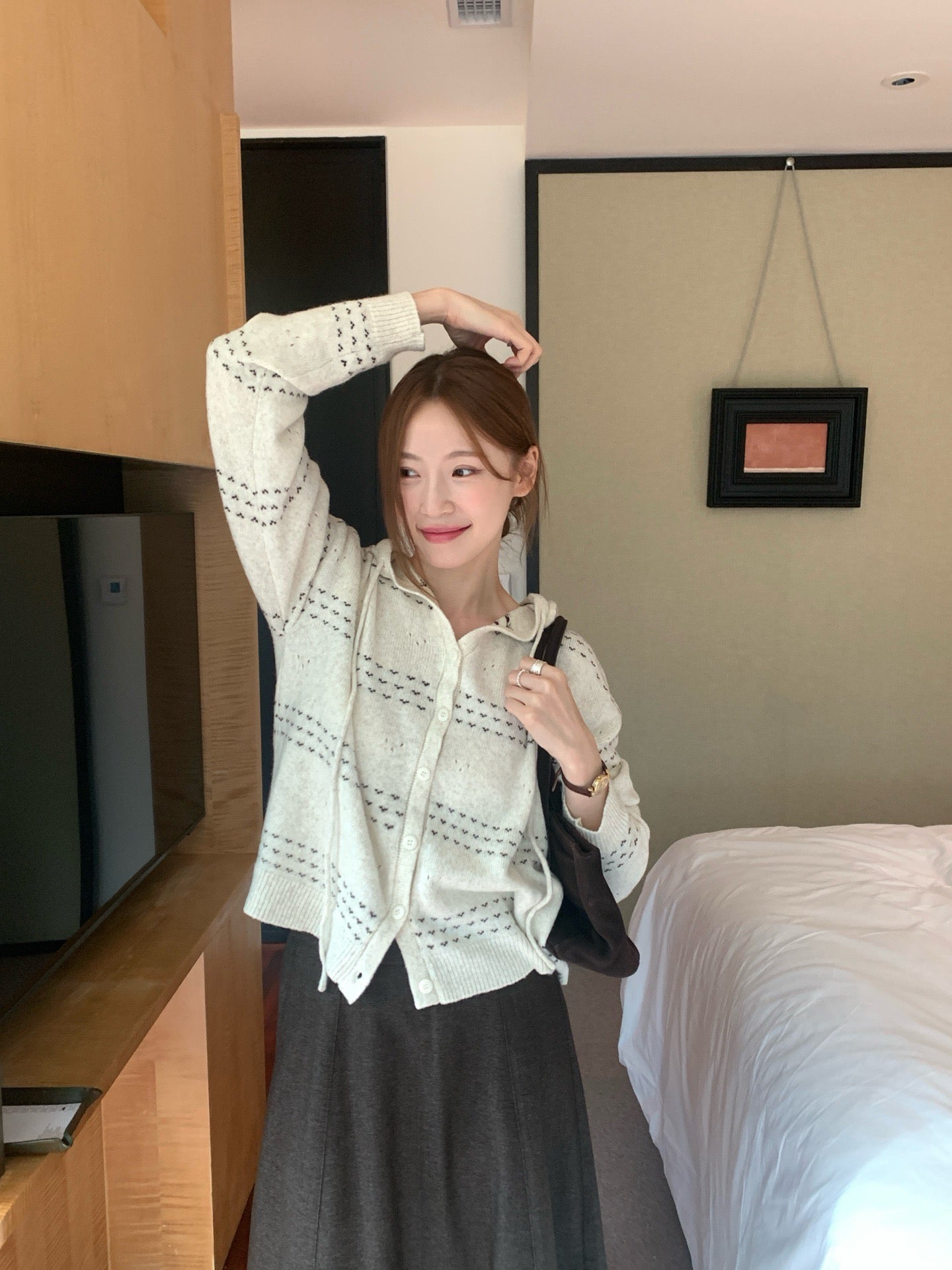 // 心心刺繡鏤空通花連帽CD