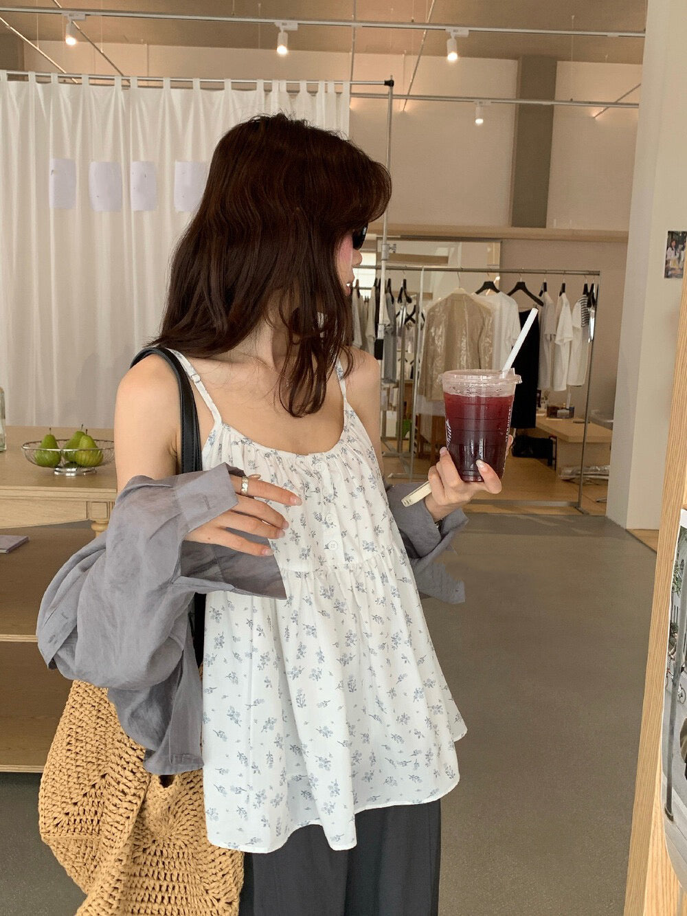 // 鈕扣小碎花傘型吊帶上衣