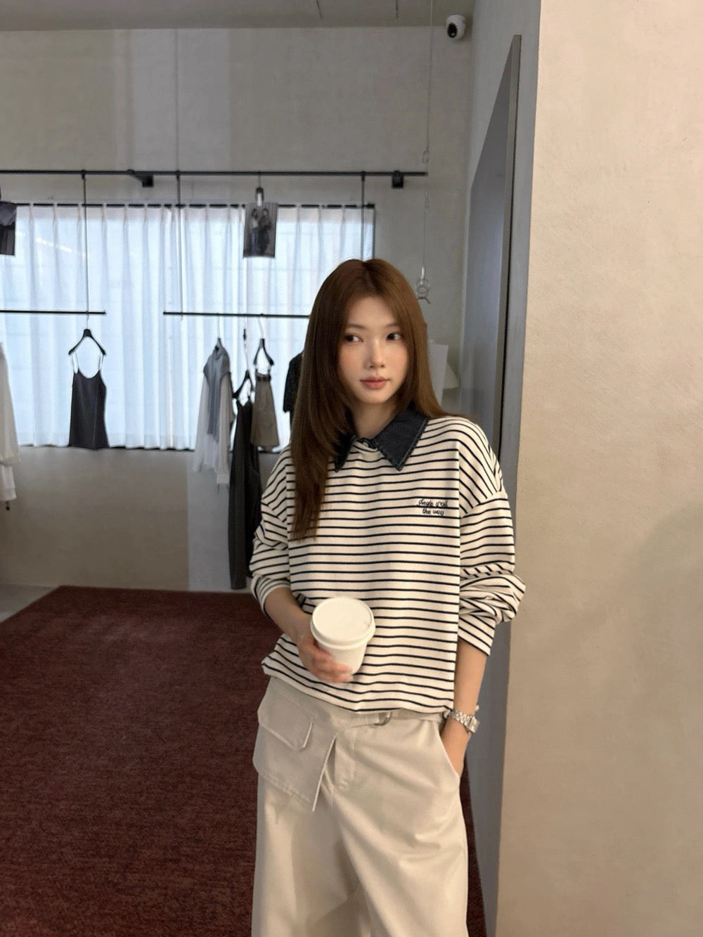 B195 / 小刺繡字連可拆領子間條TEE