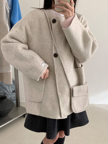 // 100%羊毛簡約兩粒鈕手工外套(連小袋仔)