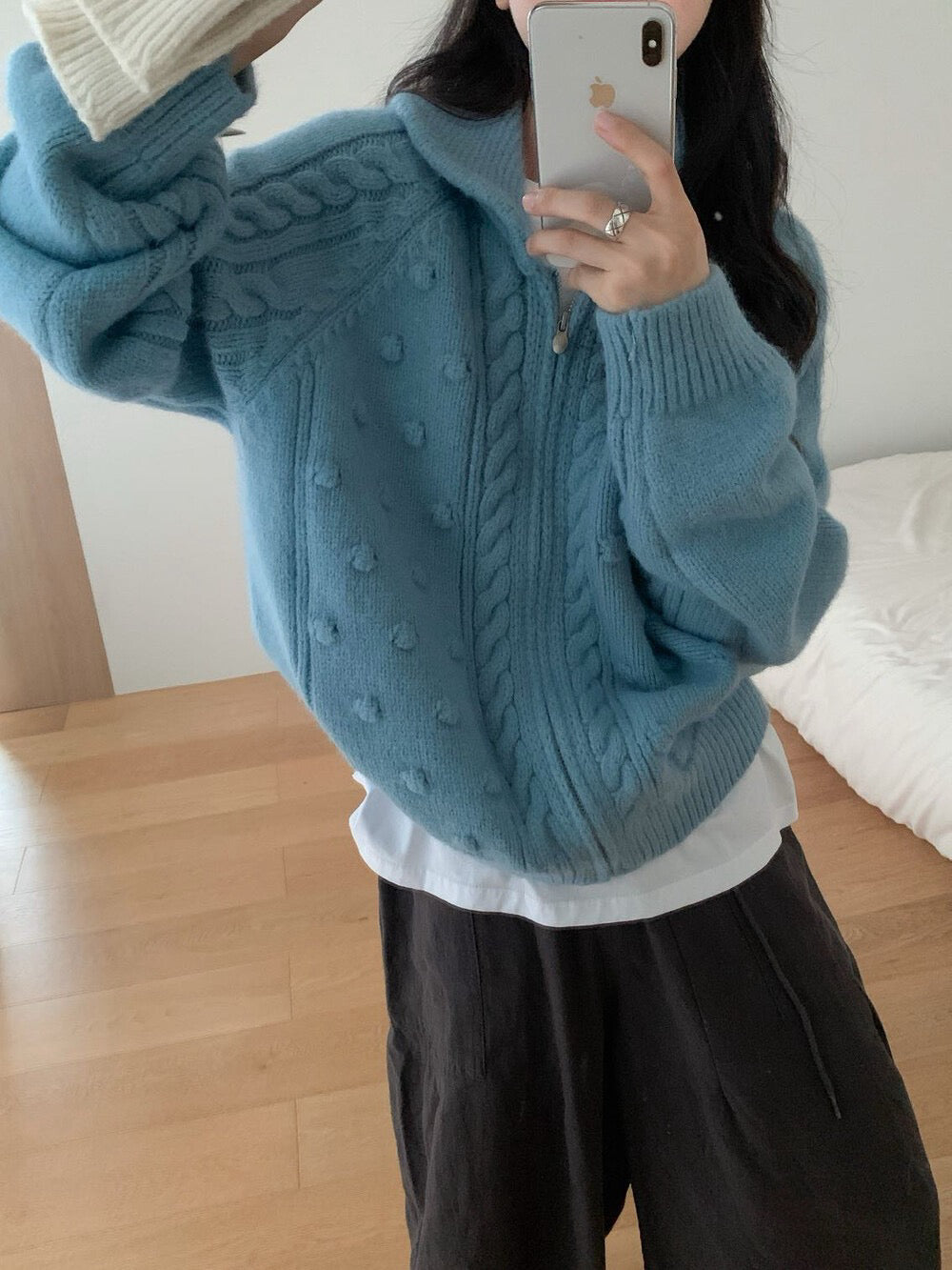 // 立體點點麻花圓翻領拉鍊CD