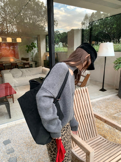 // 溫柔小性感掛頸毛衣