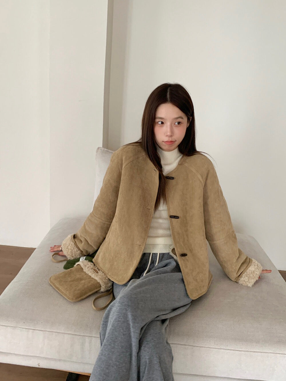 // 100%羊毛皮毛一體牛角鈕外套(連袋仔)