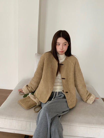 // 100%羊毛皮毛一體牛角鈕外套(連袋仔)