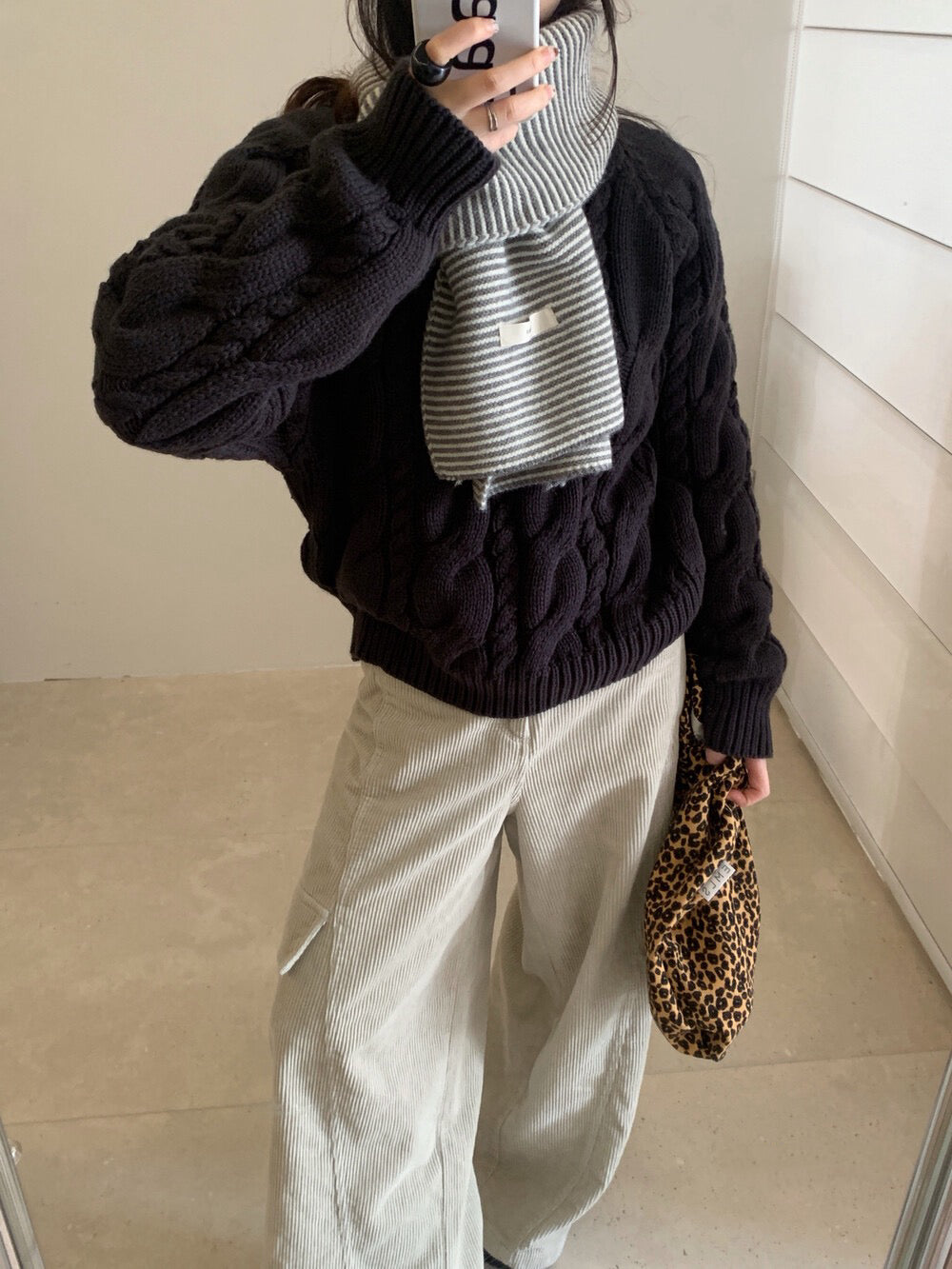 // 復古感扭紋麻花毛衣