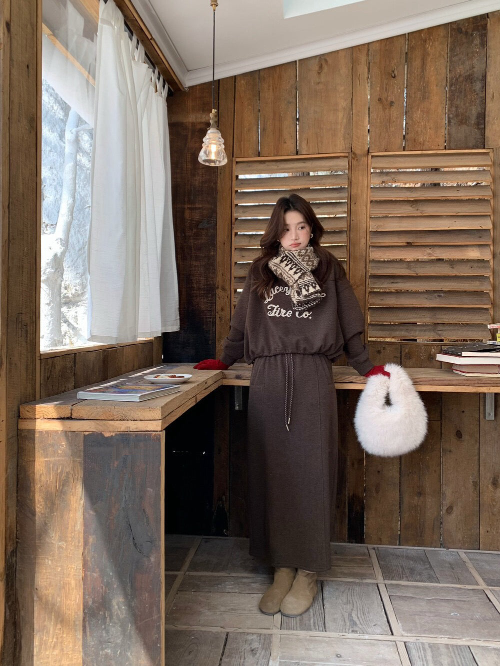 // 撞色刺繡字可束腳衛衣+中裙套裝(連頸巾)