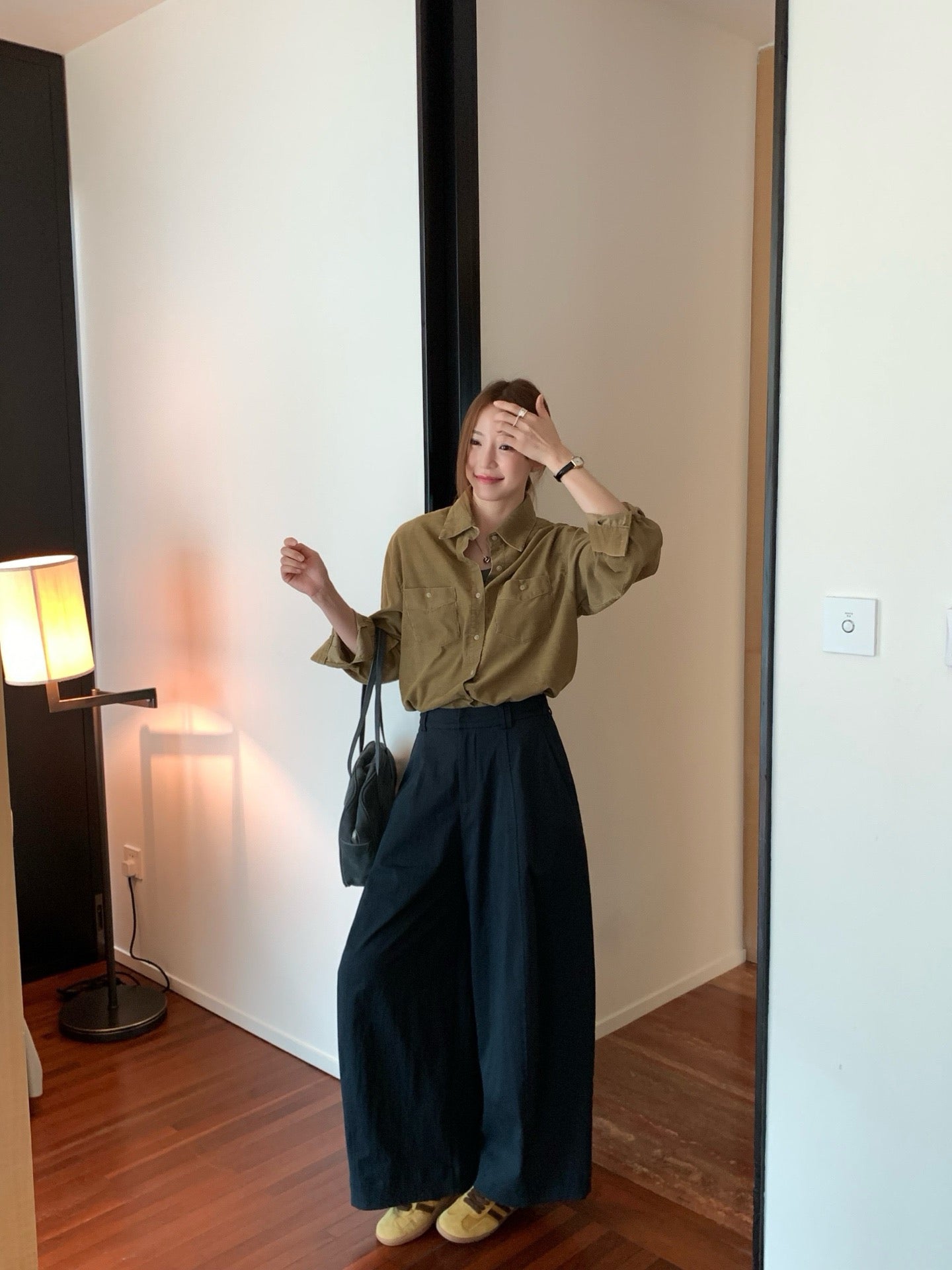 // 復古霧面質感燈芯絨口袋SH