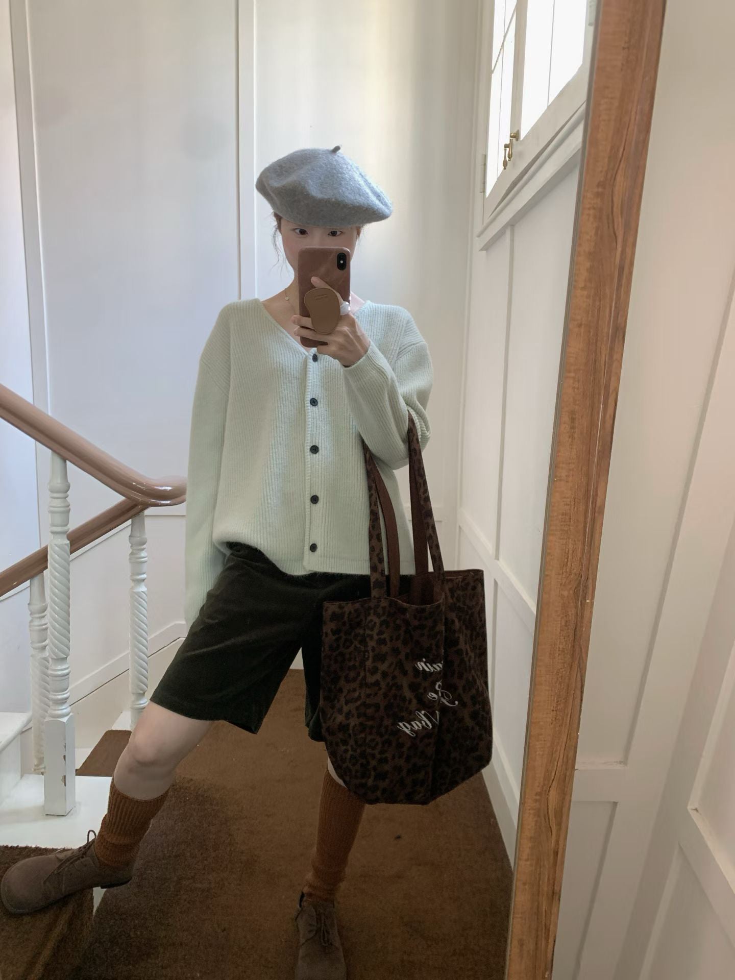 // 12色超美色系V領排扣羊絨紗CD