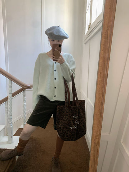 // 12色超美色系V領排扣羊絨紗CD