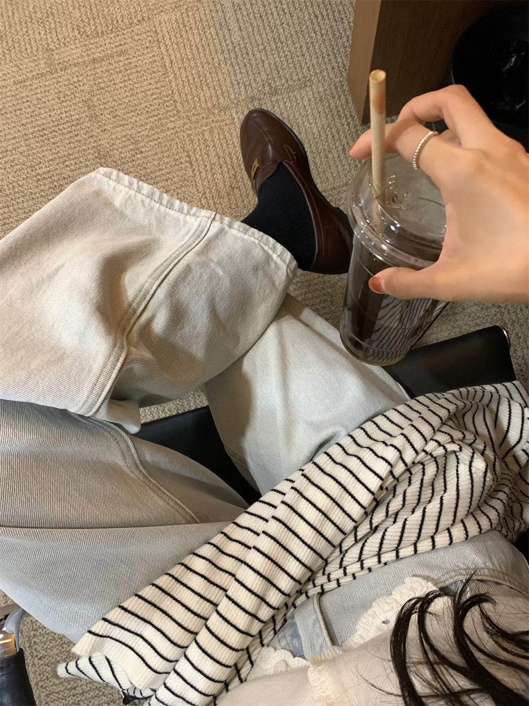 // 超淺洗水色直腳全長牛仔褲