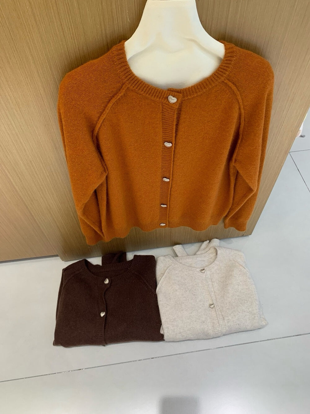 // 30%綿羊毛心心鈕扣插肩CD