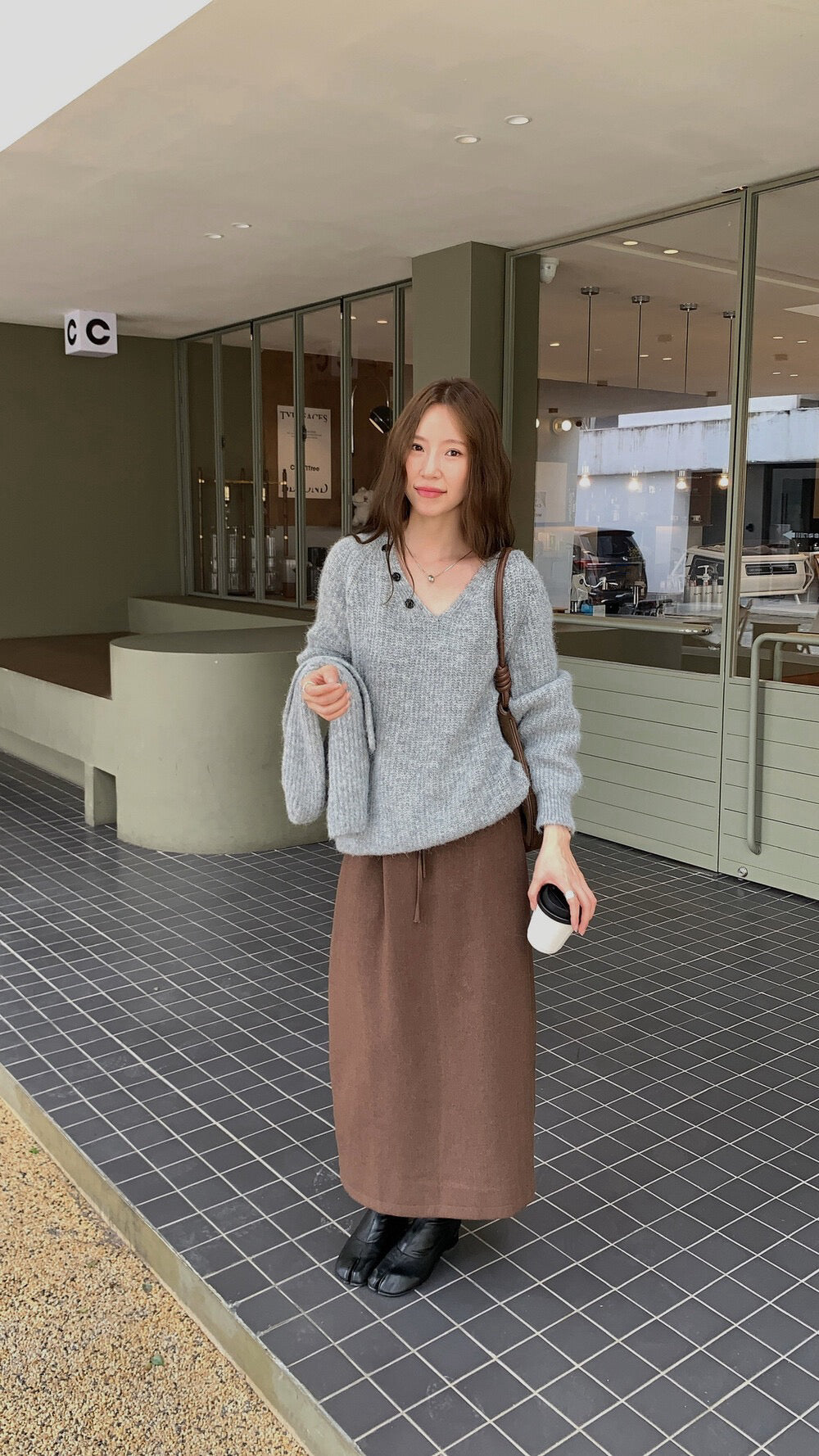 // 慵懶領邊鈕扣設計連頸巾毛衣