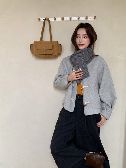 // 100%羊毛V領牛角鈕雙面手工外套