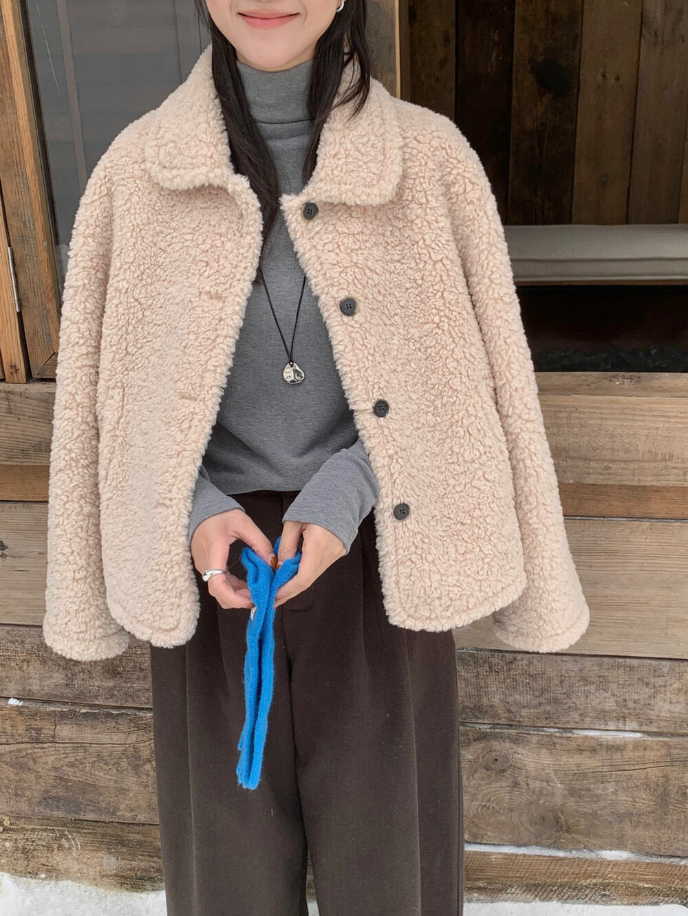 // 減齡款皮毛一體翻領毛毛外套