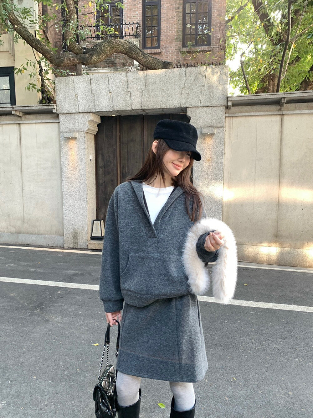 // 5%羊毛小V連帽衛衣+短裙套裝