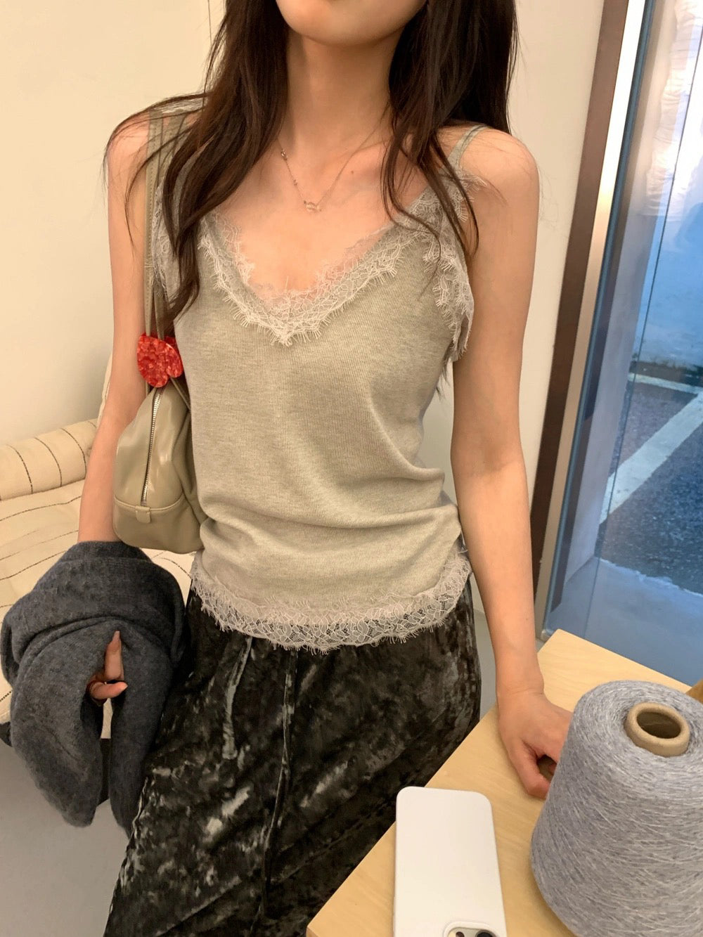 B174 / 柔軟lace邊V領小吊帶