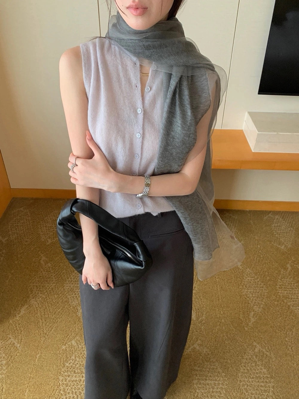 B79 / 微透膚薄款排扣羊毛背心(46%wool)