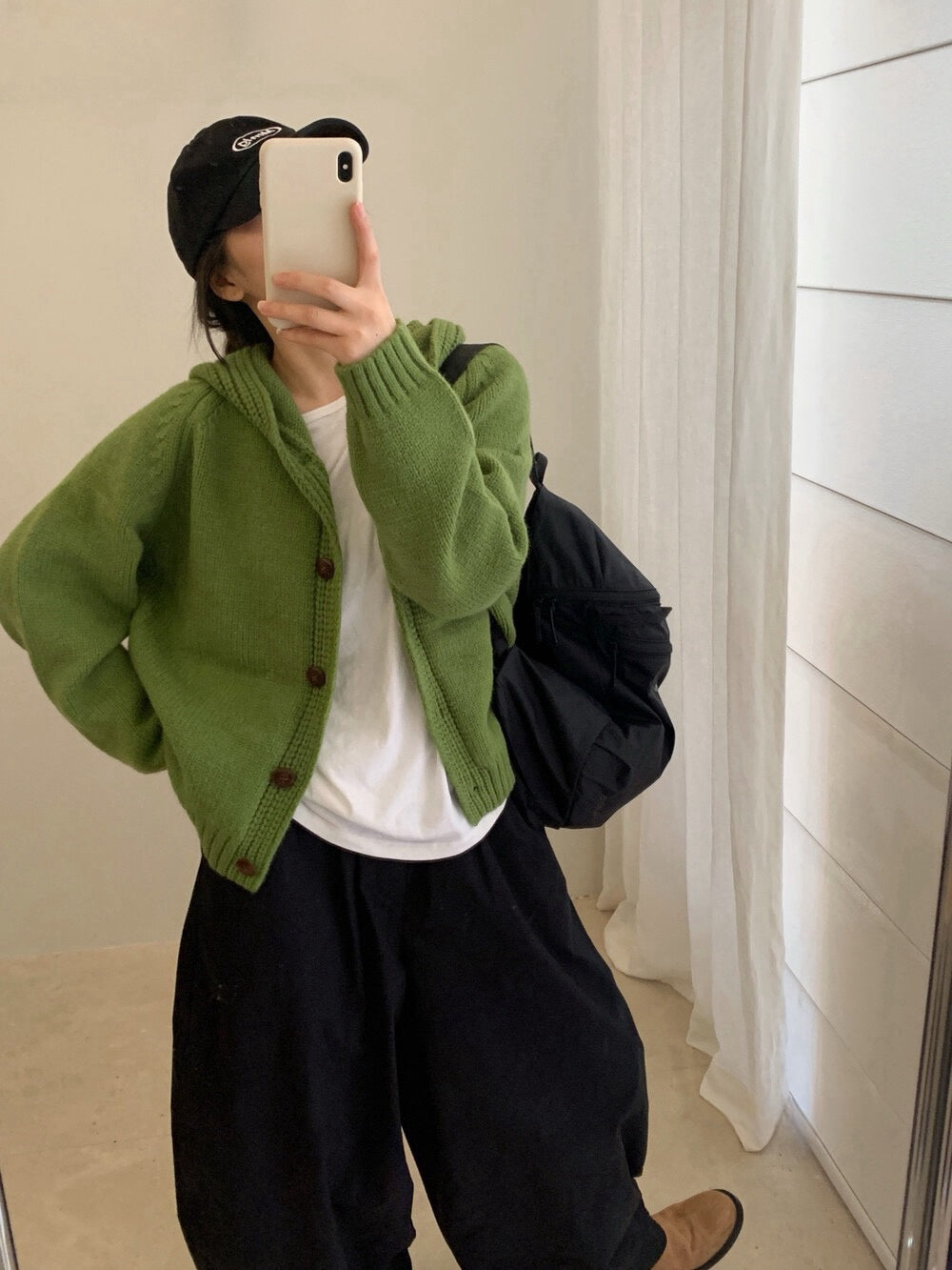 // 八色織紋邊連帽冷外套