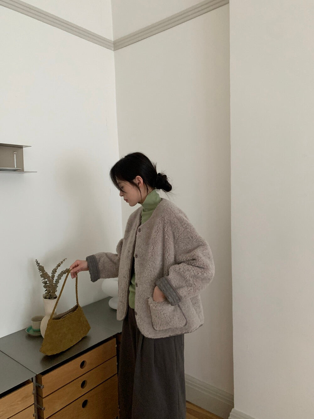 // 袖口翻邊拼lace包邊毛毛外套