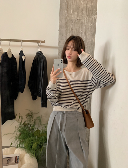 // 法式氣質間條針織上衣